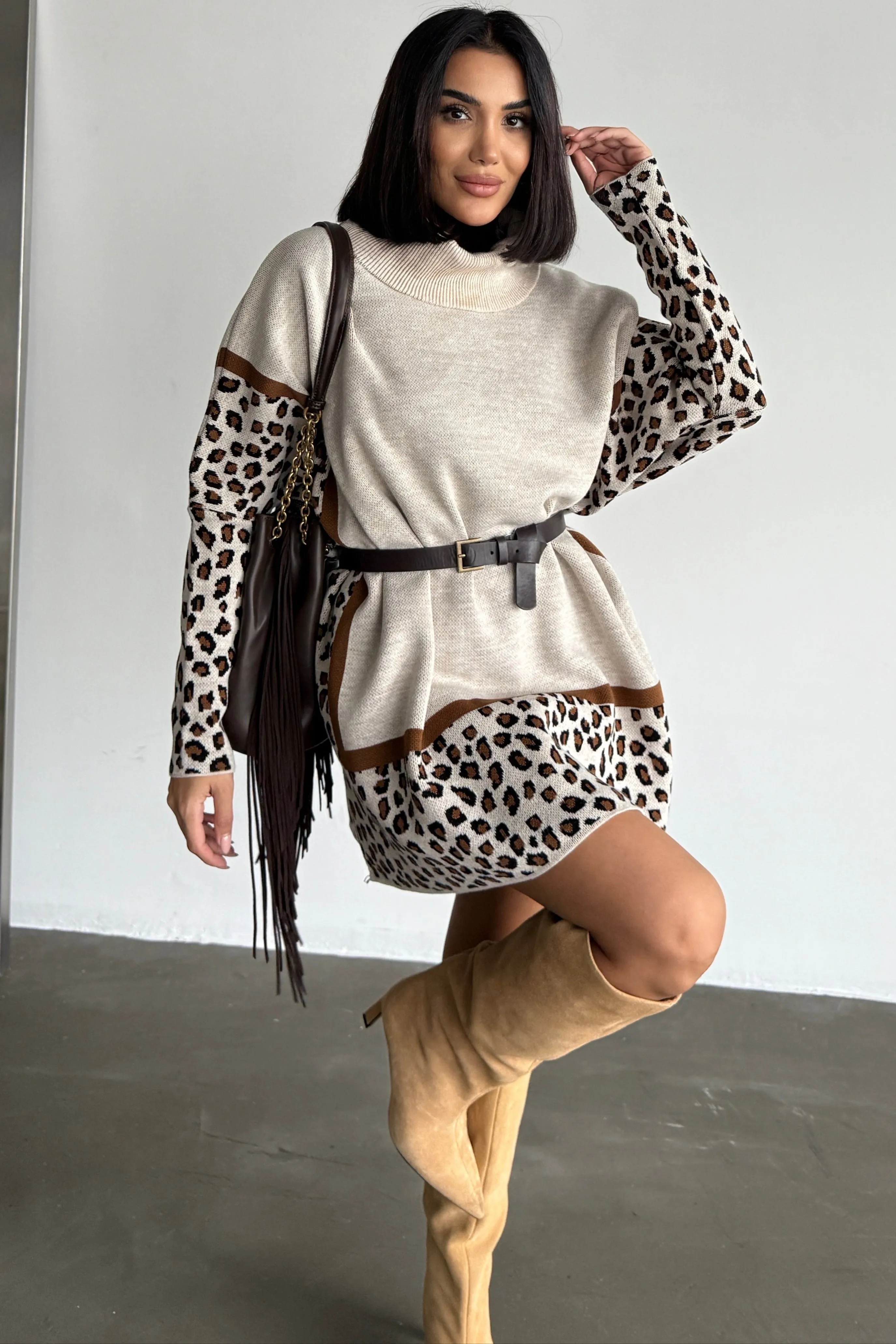 Cozy Leopard High-Neck Jumper - Camel