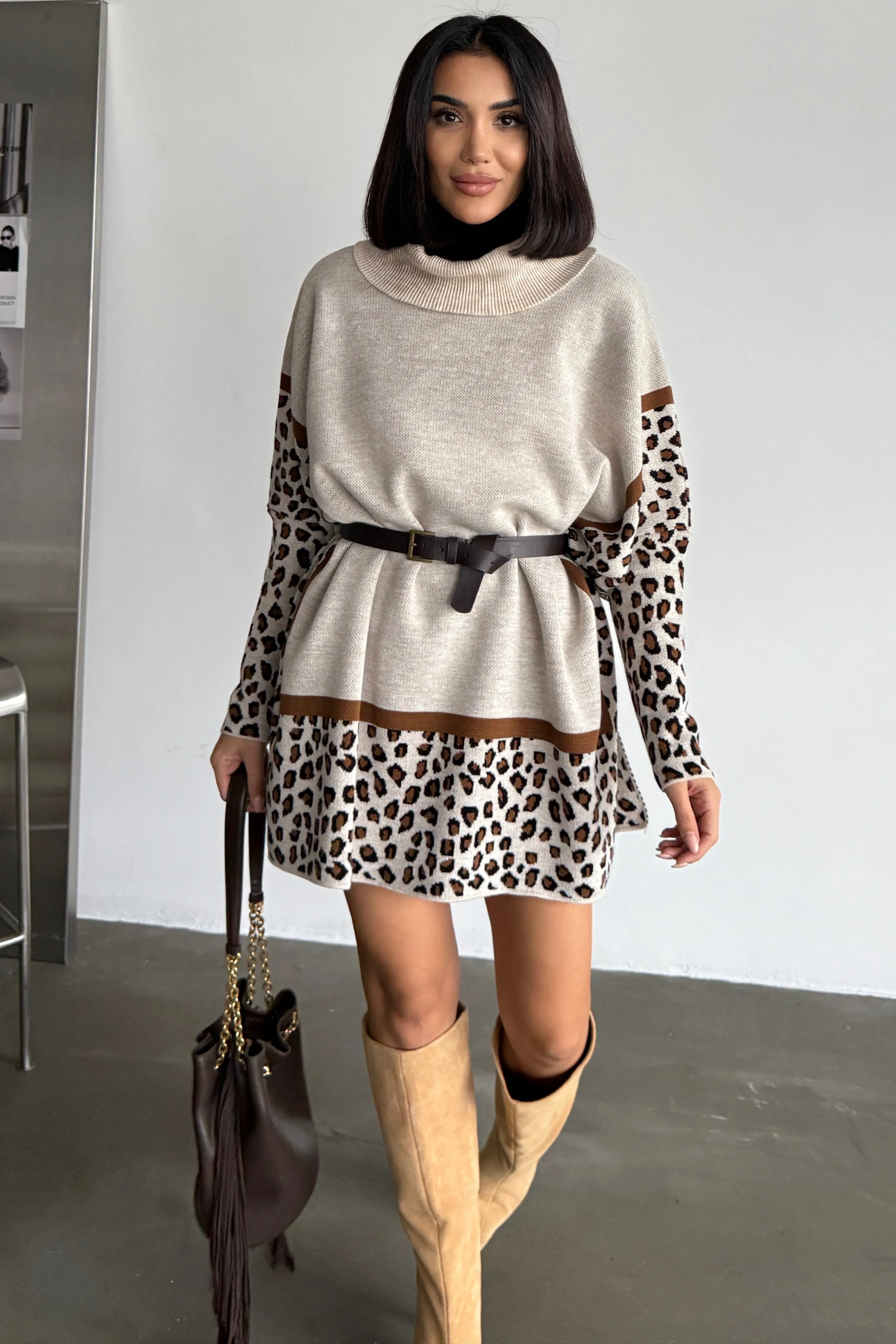 Cozy Leopard High-Neck Jumper - Camel