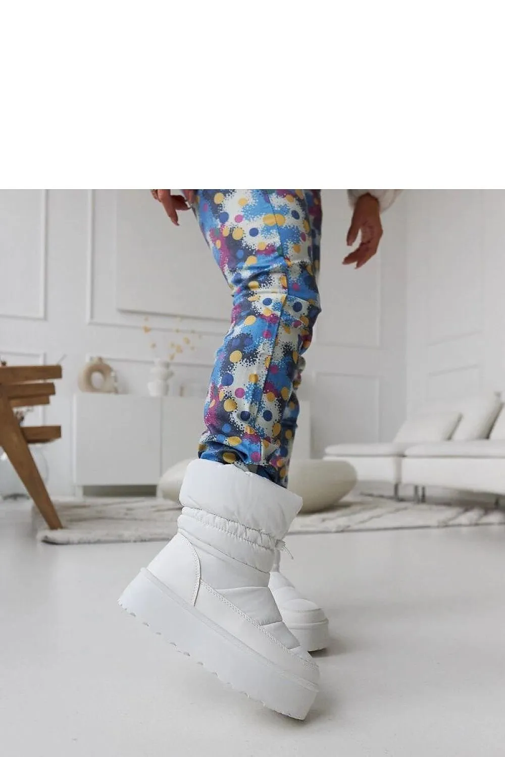 Green insulated snow boots