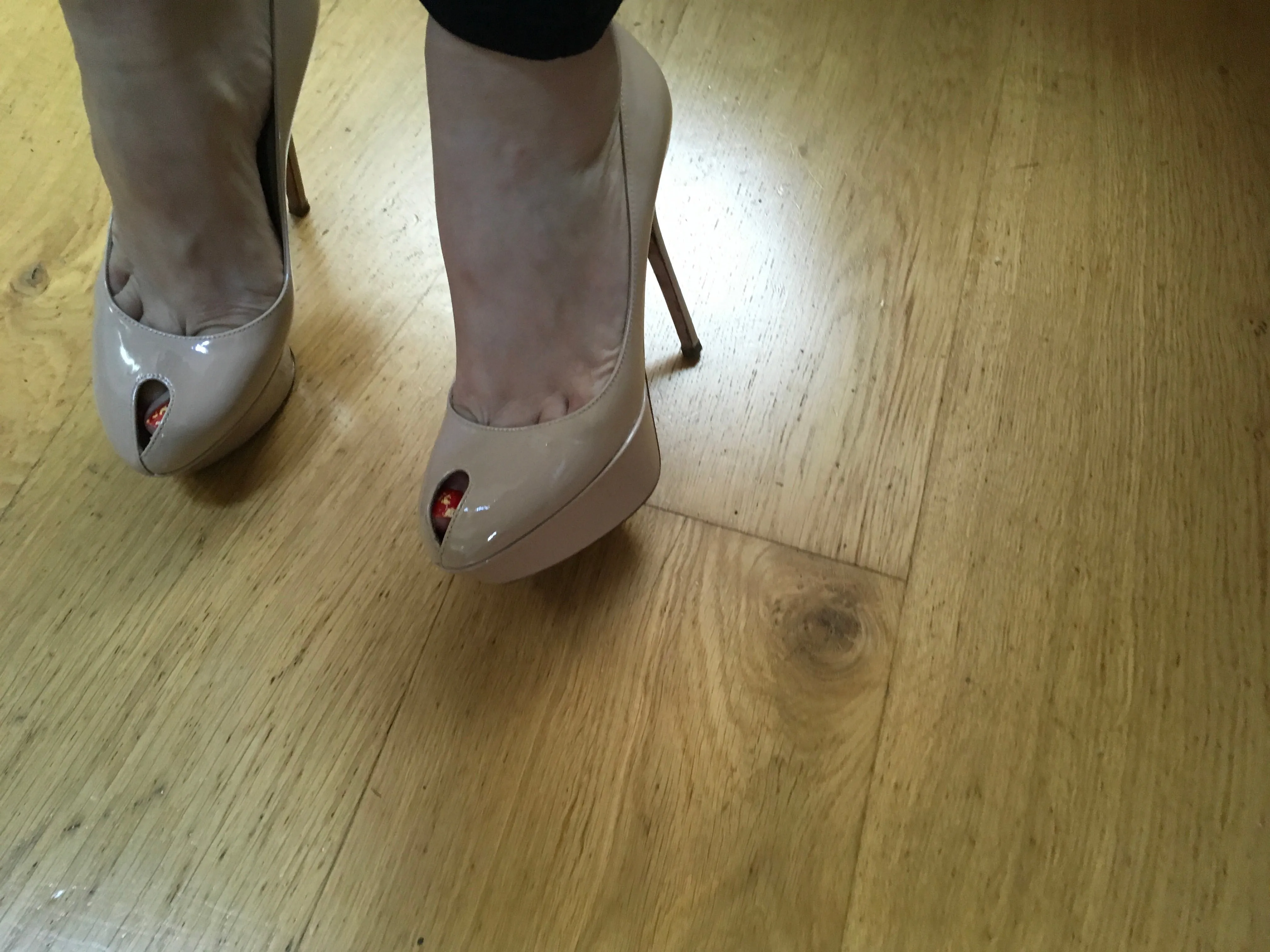 SERGIO ROSSI PATENT PLATFORM BEIGE NUDE LEATHER PUMPS SHOES 35 UK 2 US 5 Ladies